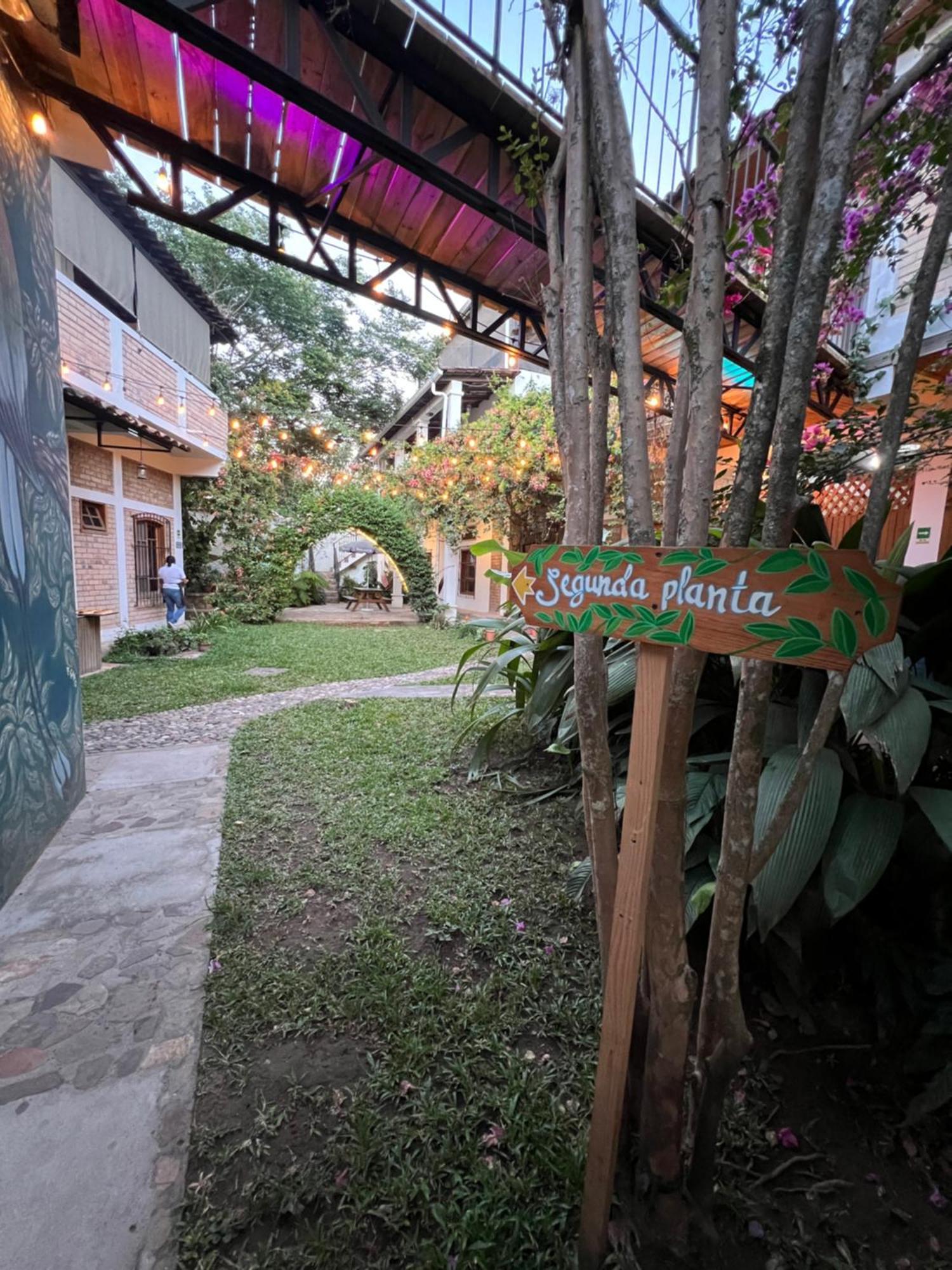 Jardin Cafe Hotel & Restaurant Gracias Luaran gambar