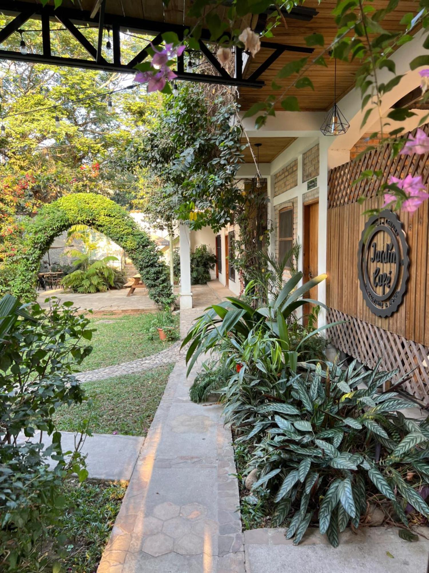 Jardin Cafe Hotel & Restaurant Gracias Luaran gambar