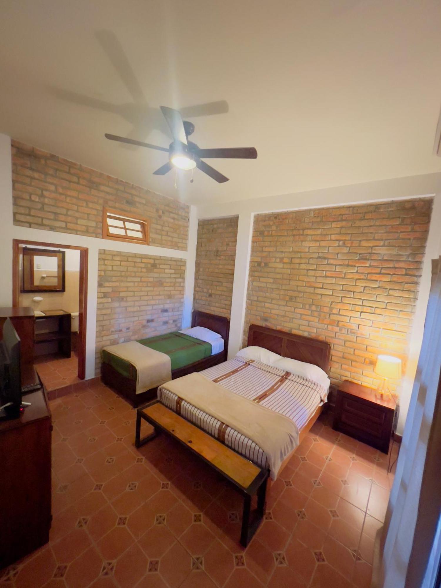 Jardin Cafe Hotel & Restaurant Gracias Luaran gambar